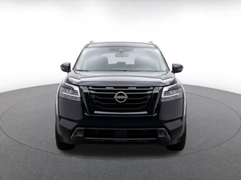 Used 2025 Nissan Pathfinder SV FWD image 2