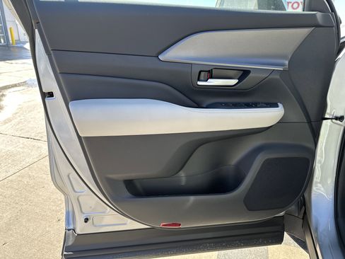 New 2026 Toyota Grand Highlander image 9