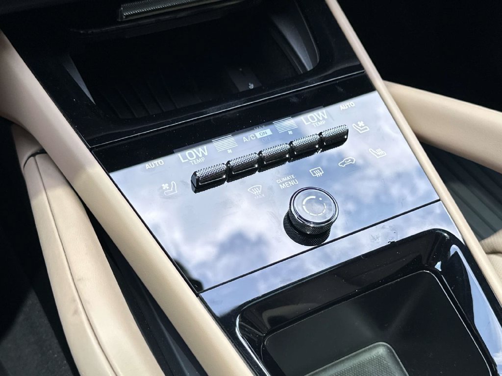 Certified 2025 Porsche Cayenne E-Hybrid AWD/4WD image 28