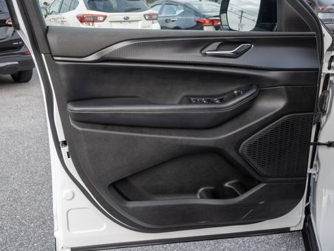 Used 2024 Jeep Grand Cherokee L Laredo image 12