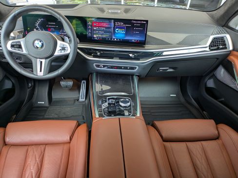 Used 2025 BMW X7 M60i AWD/4WD image 17