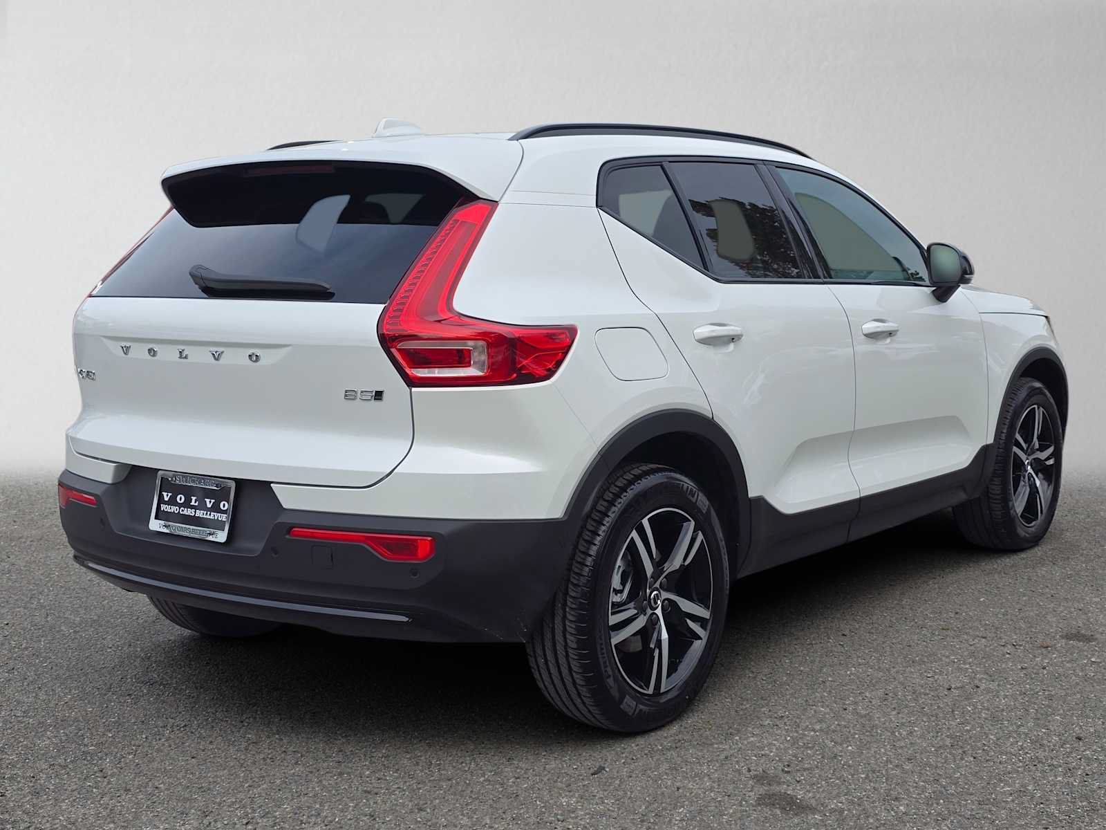 Used 2026 Volvo XC40 B5 Core w/ Climate Package AWD/4WD image 3