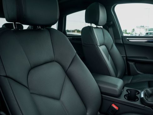 New 2025 Porsche Macan image 33