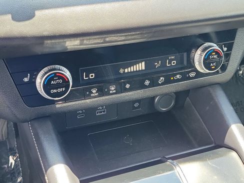 Used 2024 Mitsubishi Outlander SE AWD/4WD image 25