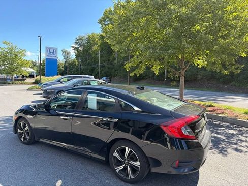 Used 2017 Honda Civic Touring image 5