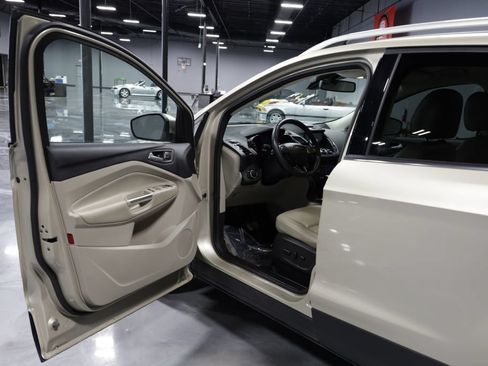 Used 2017 Ford Escape Titanium AWD/4WD image 9