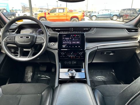 Used 2023 Jeep Grand Cherokee Altitude image 6