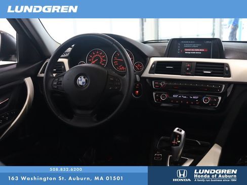 Used 2018 BMW 320i xDrive Sedan w/ Convenience Package AWD/4WD image 4
