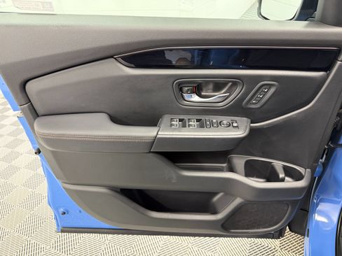 Used 2024 Honda Pilot TrailSport image 11