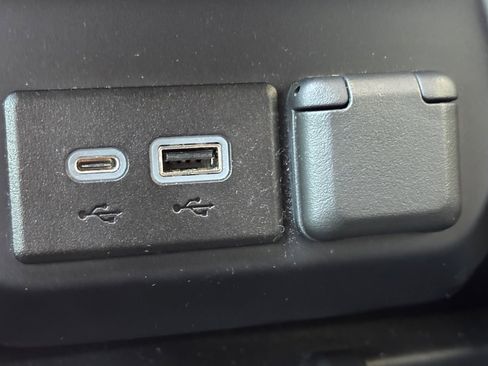 Used 2022 GMC Sierra 1500 AT4 w/ AT4 Premium Package image 6