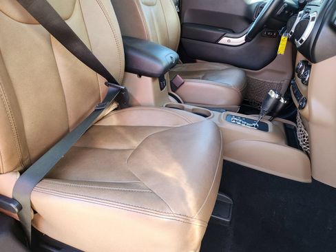 Used 2013 Jeep Wrangler Sahara w/ Connectivity Group AWD/4WD image 13