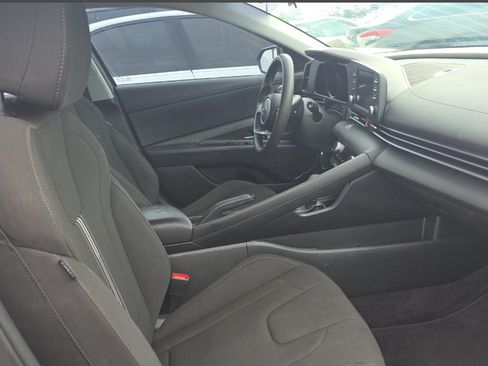 Used 2023 Hyundai Elantra SEL FWD image 9