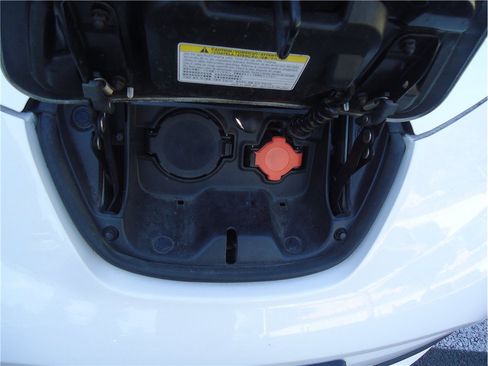 Used 2016 Nissan Leaf SV w/ Premium Package FWD image 34