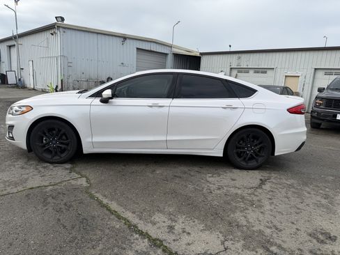 Used 2019 Ford Fusion SE w/ Equipment Group 151A image 2