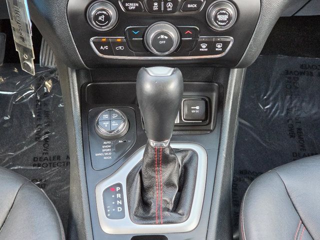 Used 2015 Jeep Cherokee Trailhawk w/ Cold Weather Group AWD/4WD image 29