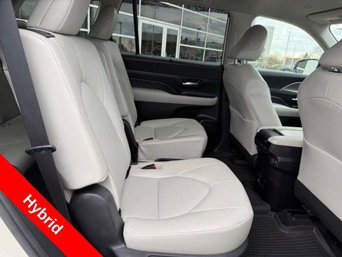 Used 2024 Toyota Grand Highlander XLE FWD image 12