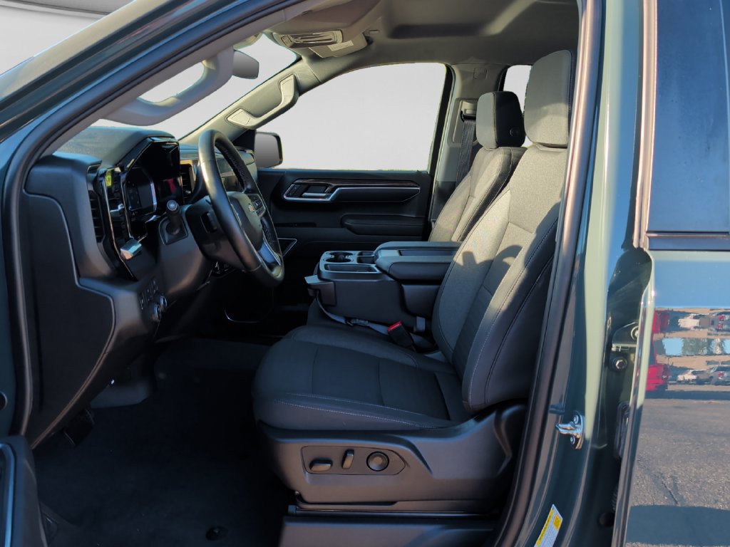 Used 2025 Chevrolet Silverado 1500 LT AWD/4WD image 16