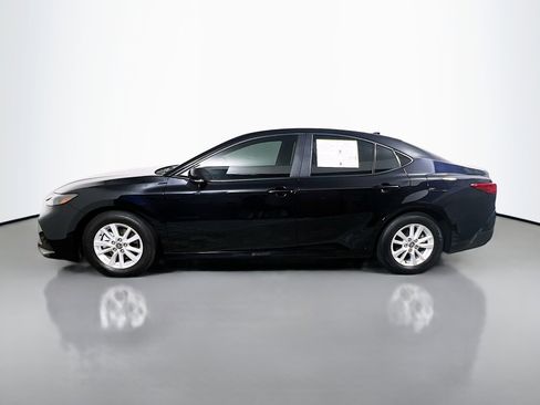 Used 2025 Toyota Camry LE w/ Convenience Package image 9