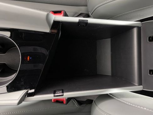 Certified 2025 Hyundai Elantra Limited FWD image 25