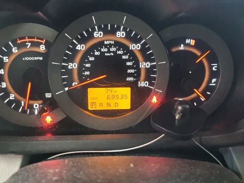 Used 2010 Toyota RAV4 4WD image 5