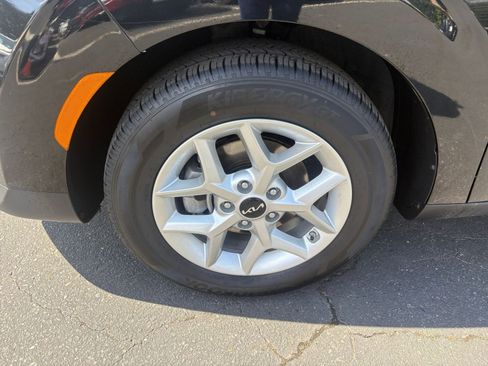 Used 2025 Kia Soul LX w/ LX Technology Package FWD image 28