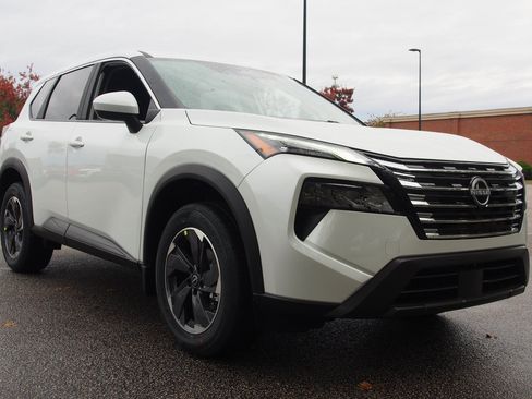Used 2026 Nissan Rogue SV FWD image 1