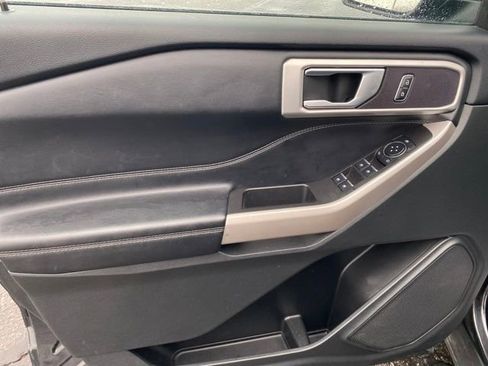 Used 2023 Ford Explorer XLT image 16