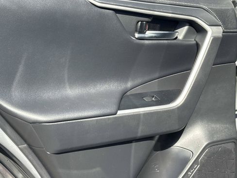 Used 2020 Toyota RAV4 Limited FWD image 14