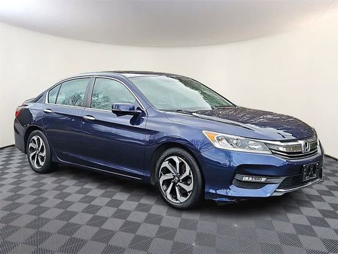 Used 2017 Honda Accord EX-L image 3