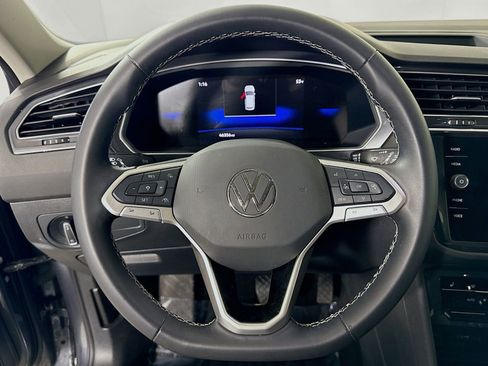 Certified 2024 Volkswagen Tiguan SE image 14