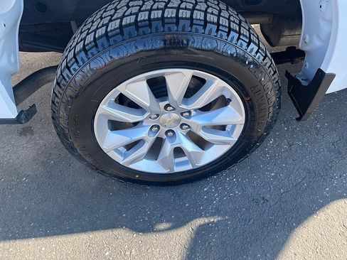 Used 2020 Chevrolet Silverado 1500 Custom w/ Custom Value Package image 13