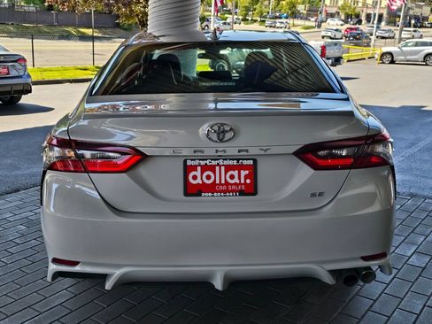 Used 2023 Toyota Camry SE w/ Cold Weather Package FWD image 6