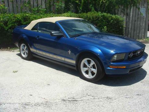 Used 2007 Ford Mustang V6 Deluxe image 2