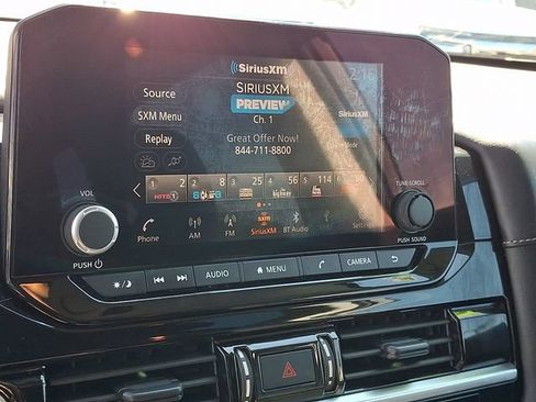 Used 2024 Nissan Pathfinder SV FWD image 18