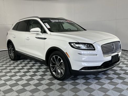 Used 2022 Lincoln Nautilus Reserve AWD/4WD image 2