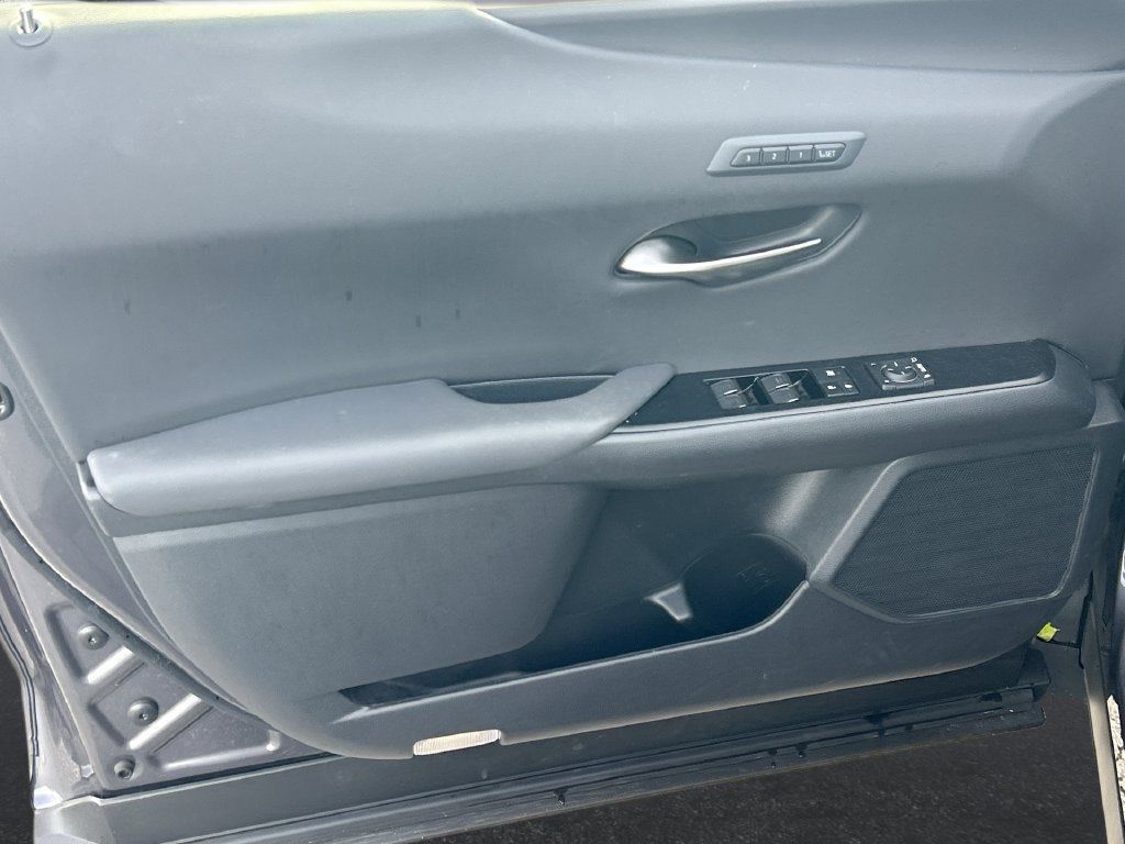Used 2024 Lexus UX 250h F Sport FWD image 31