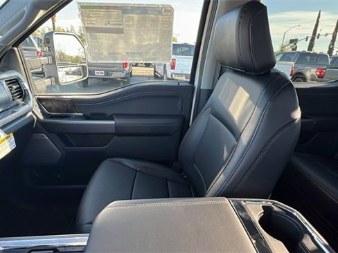 New 2025 Ford F250 Lariat w/ Black Appearance Package image 27