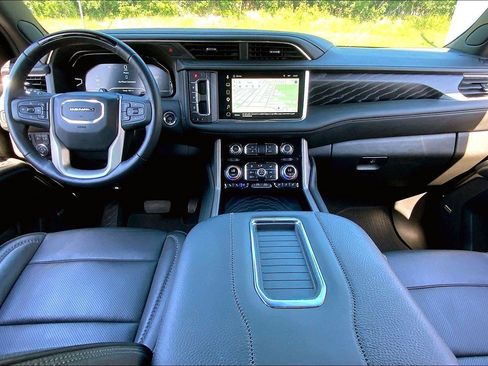 Used 2023 GMC Yukon XL Denali w/ Denali Reserve Package AWD/4WD image 14