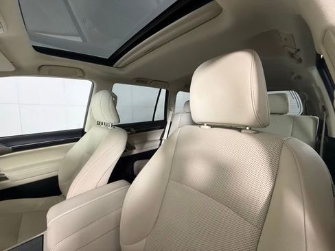 Used 2021 Lexus GX 460 Premium w/ Premium Package image 4