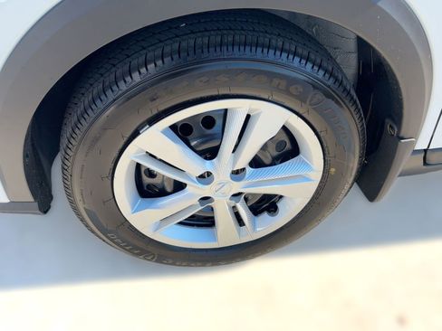 New 2025 Nissan Kicks Play S image 12