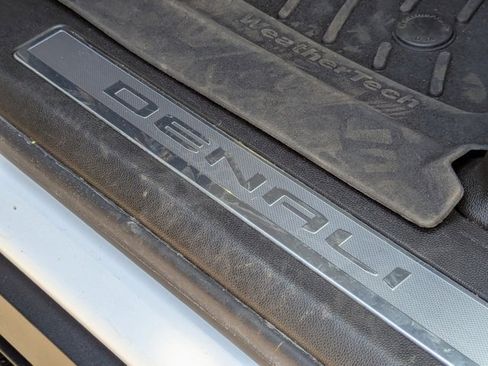 Used 2022 GMC Yukon Denali image 43