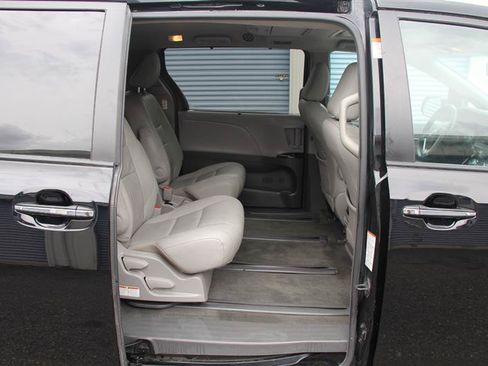 Used 2015 Toyota Sienna XLE Premium AWD/4WD image 16