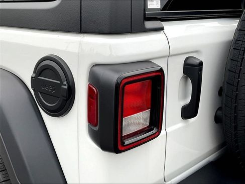 Used 2024 Jeep Wrangler Unlimited Sport AWD/4WD image 25