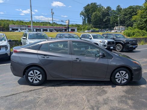 Used 2016 Toyota Prius Three FWD image 9