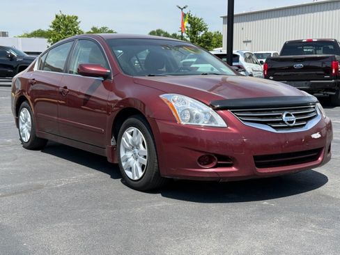 Used 2010 Nissan Altima 2.5 S FWD image 2