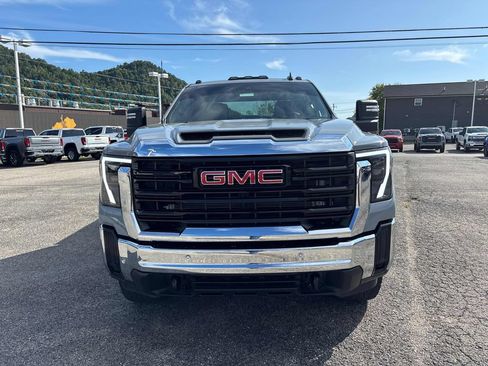 Used 2025 GMC Sierra 2500 Pro w/ 1SA Pro Safety Plus Package AWD/4WD image 8