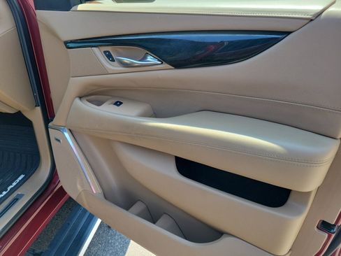 Used 2019 Cadillac Escalade Platinum AWD/4WD image 35
