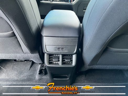 Used 2025 Chevrolet Equinox LT FWD image 8