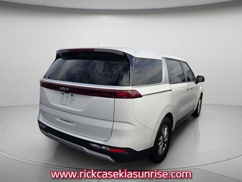 Used 2023 Kia Carnival LX FWD image 5