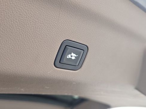 Used 2021 GMC Yukon XL Denali w/ Denali Premium Package image 12